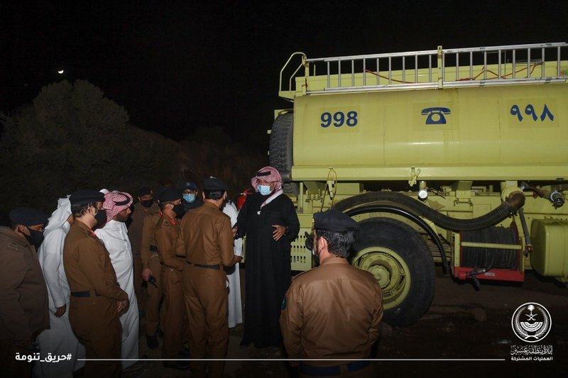 الأمير تركي بن طلال يقف ميدانيًّا على جهود احتواء حريق “تنومة”