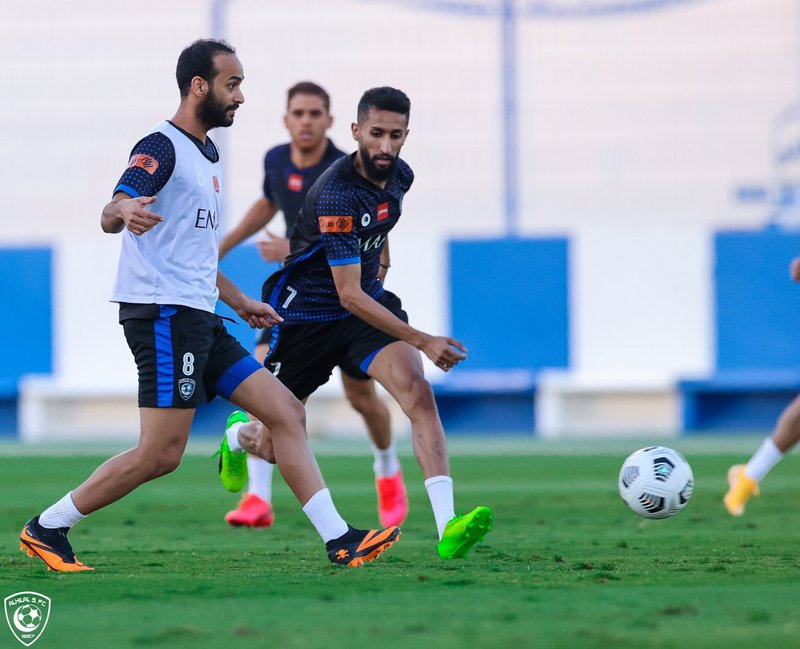 الهلال يعلن عن بيع عقد أحمد أشرف .. ويودع نواف العابد والحافظ