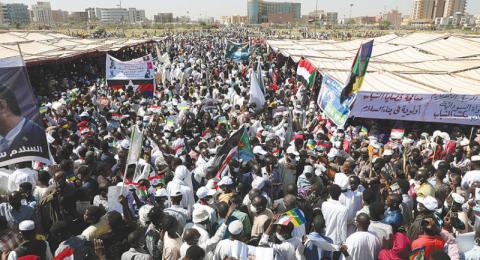 استقبال جماهيري لقادة الحركات المسلحة العائدين إلى السودان