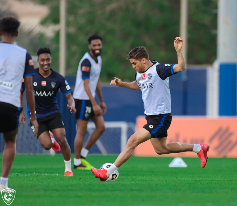 العضلة الخلفية تبعد “المعيوف” عن الهلال.. والفريق يواصل تحضيراته