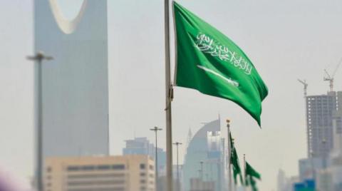 السعودية تدين بشدة استهداف مطار عدن