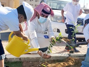 محافظ رابغ يدشن حملة &quot;لنجعلها خضراء&quot; بمشاركة تطوعية