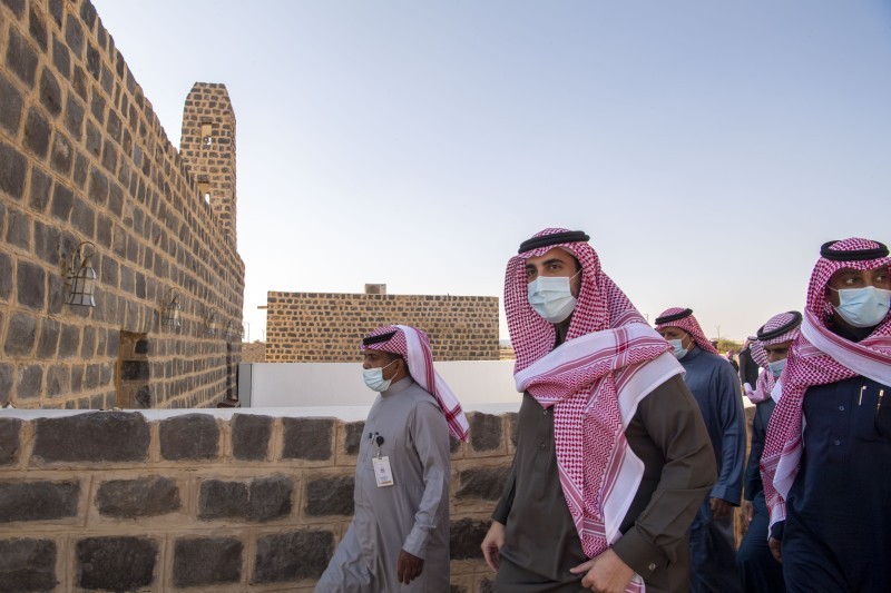 أمير الجوف يزور مسجد «العيساوية» التاريخي بعد تأهيله – أخبار السعودية