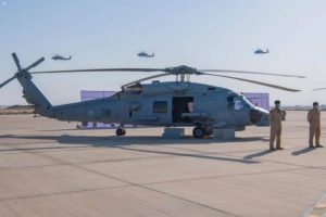 القوات البحرية تدشن الطائرات العامودية القتالية متعددة المھام من نوع (MH-60R) – أخبار السعودية