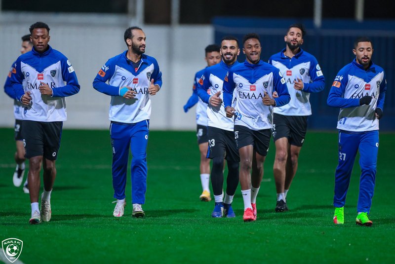 الهلال يسعى لاستعادة الصدارة ..وأبها بوابة النصر لمصالحة جماهيره