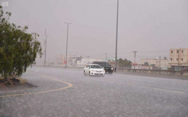 أمطار متوسطة على حفر الباطن .. و”المدني” تحذّر