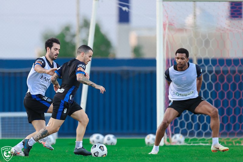 قبل لقاء الرائد.. الهلال يخسر خدمات “كويلار” ويستعيد “جيوفينكو”