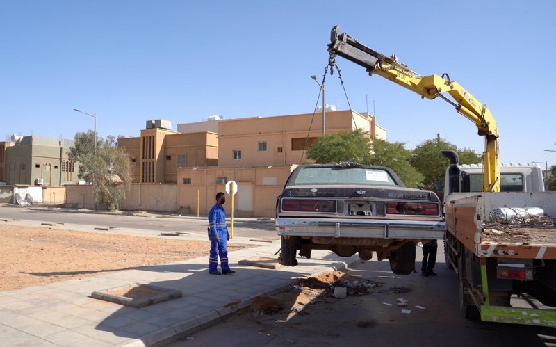 أمانة الجوف تزيل 10 آلاف متر مربع من الأنقاض ومخلفات البناء