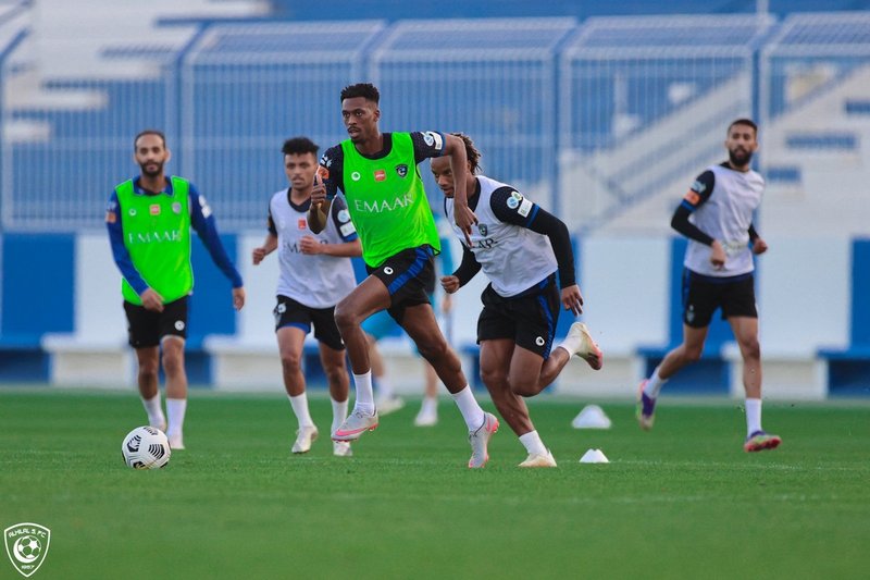 إصابة جديدة تضرب صفوف الهلال.. ومناورة وجمل فنية تجهز الفريق لمبا