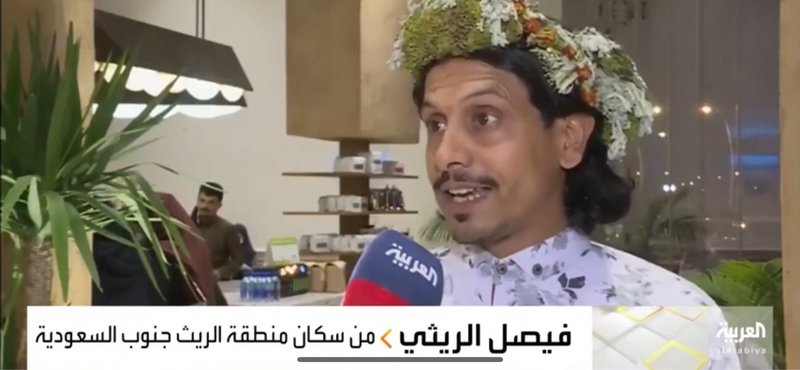 شاهد.. الريثي يشدو بأهازيج أهالي جازان في شوارع العاصمة للتعريف ب