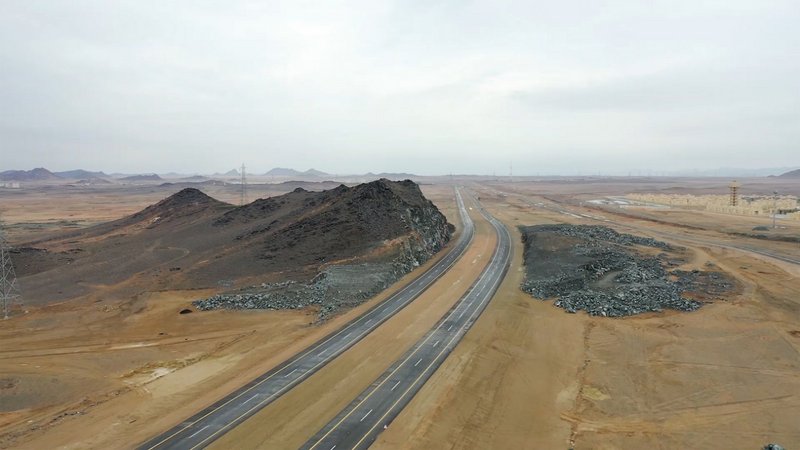 شاهد.. انتهاء ازدواج ٦٣ كم بطريق “حائل