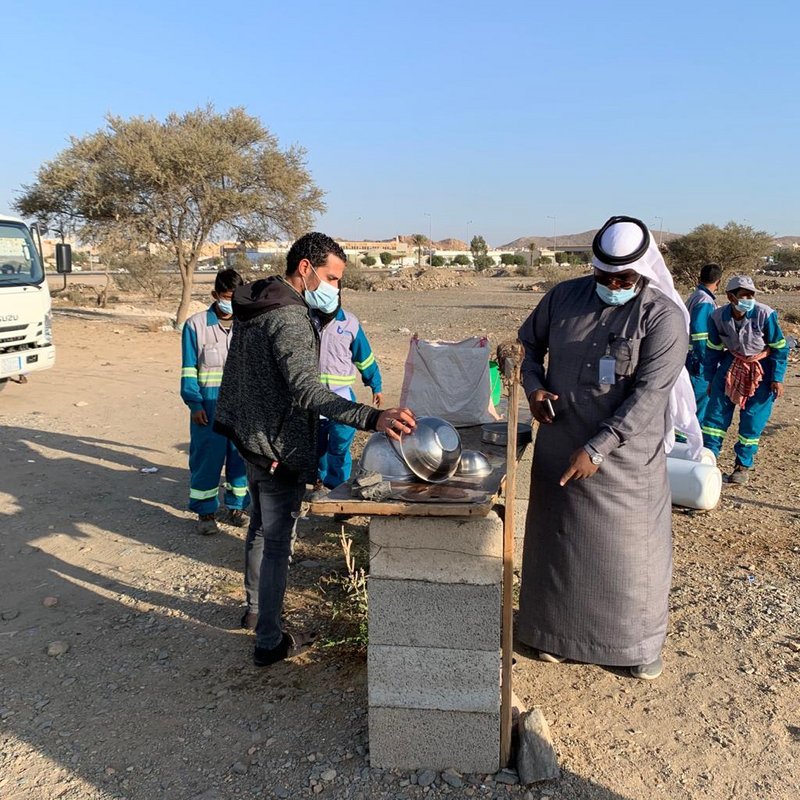 الطائف.. ضبط حظائر مخالفة لبيع حليب الإبل على الطرقات