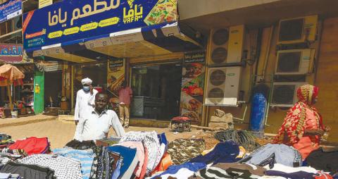 تعويم الجنيه السوداني بين ترحيب دولي ومخاوف داخلية