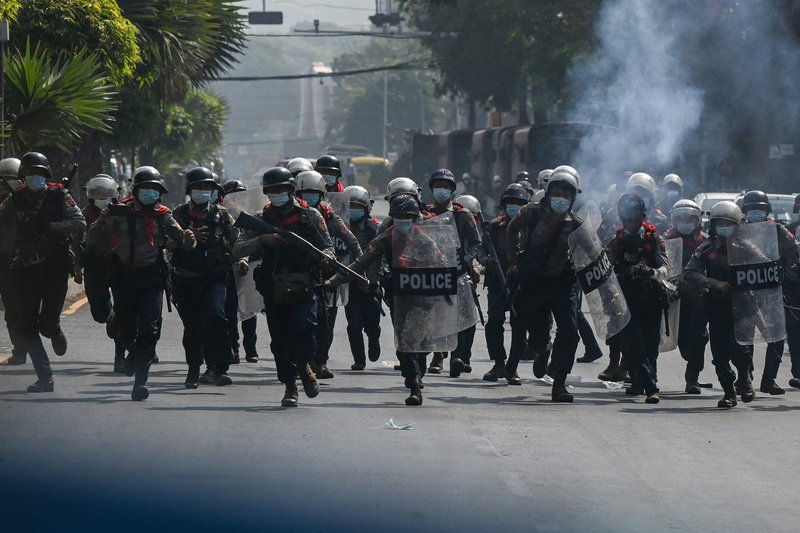 إطلاق نار واعتقالات.. انقلابيو ميانمار يشنون حملة قمع واسعة النطا