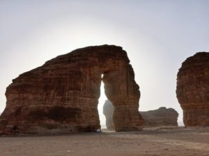 بالفيديو.. “أبو الهول والفيل والجمل” أشكال صخرية مذهلة تزين جبال