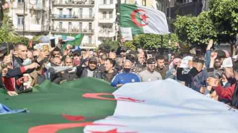 آلاف يشاركون في احتجاجات الحراك بالجزائر