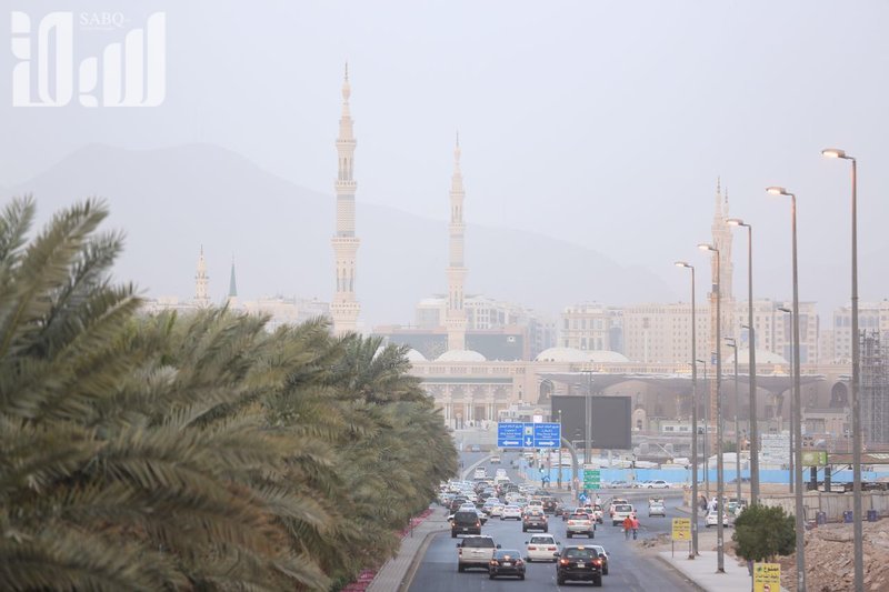 عوائق ترابية على المدينة المنورة