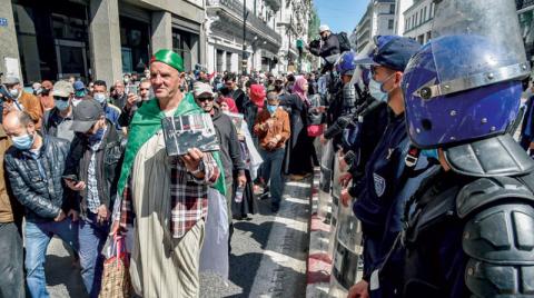 الأمن الجزائري يلجأ للعنف لتفريق مسيرات الحراك