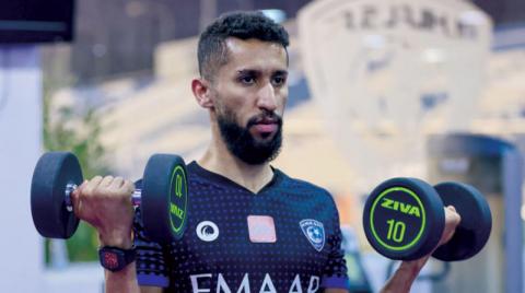 قائد الهلال يتخلص من «الجبيرة» ويبدأ التأهيل