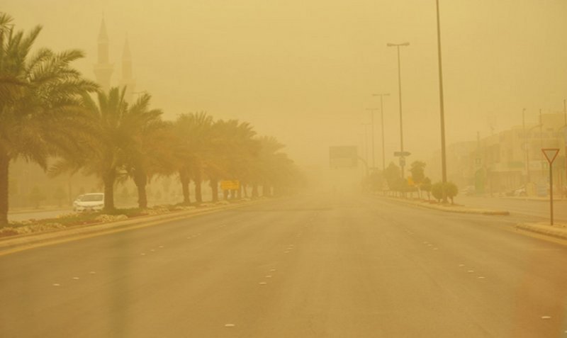 عوالق ترابية وتدنٍ في الرؤية على منطقة نجران