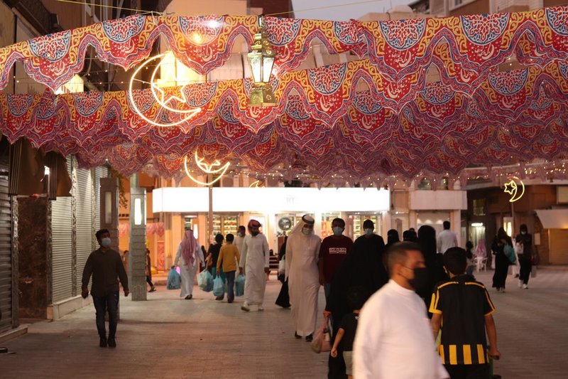 الطائف .. “سوق البلد” يستقبل رمضان بالزينة والأضواء