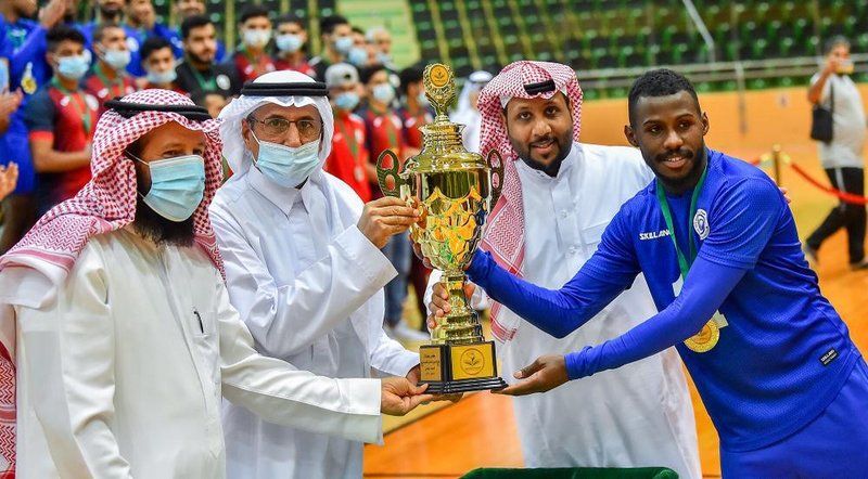 فاز على الخويلدية بثلاثية نظيفة.. “الزغيبي” يتوج الهلال بكأس دوري