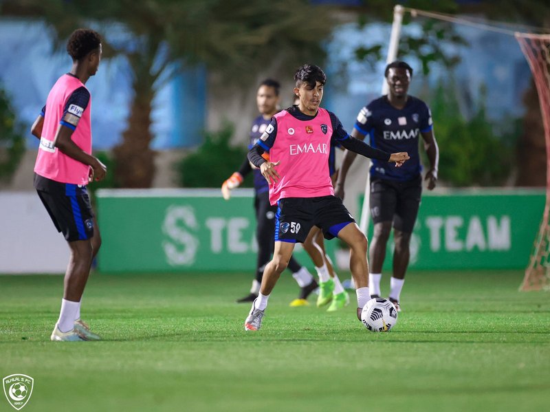 الهلال.. تحضيرات مكثفة لمواجهة الاتحاد.. و”العليان” في العيادة ال