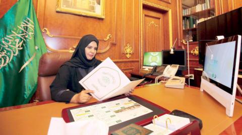 حنان الأحمدي لـ«الشرق الأوسط»: تولي المرأة مناصبَ قيادية لم يكن يوماً توجهاً شكلياً أو مبادرة رمزية