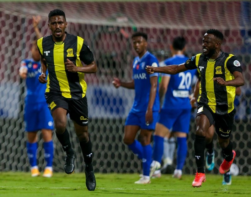 “الاتحاد” يفك عقدة “الكلاسيكو” بثنائية في مرمى “الهلال”