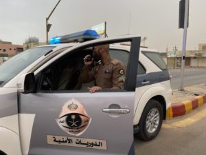 الميدان أولًا.. “سبق” توثق جهود رجال دوريات الأفلاج وقت الإفطار