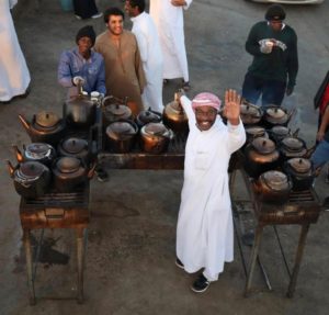 وفاة أحد أشهر بائعي الشاهي في الرياض.. وتدشين وسم للترحم عليه