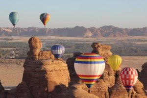 “العُلا”.. عندما يلتقي التاريخ والآثار والطبيعة الساحرة في مكان و