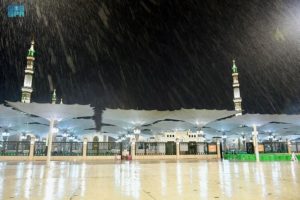 لليوم الثاني على التوالي.. أمطار الخير تواصل هطولها على المدينة ا