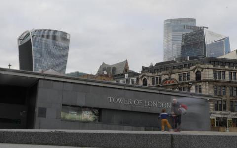 أي «لقاح» أو «ترياق» لإنقاذ العالم من «الوباء الاقتصادي»؟