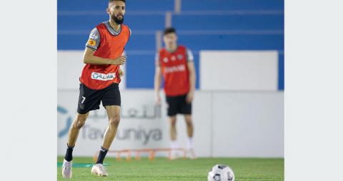 مدرّب الهلال يدرس الاستعانة بالفرج والدوسري أمام الباطن