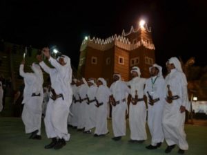 “الزامل- الرزفة- الطبول”.. لوحات فنية تجسد الموروث الشعبي لأهالي