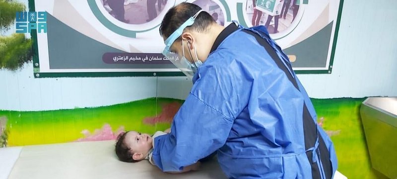 عيادات مركز الملك سلمان تواصل تقديم خدماتها الطبية في مخيم الزعتر