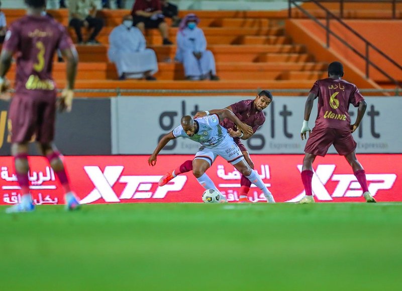 ينتظر تعثر الهلال .. الشباب يوجع العين بخماسية ويجدد حظوظه في خطف