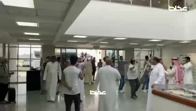 استقبال حافل لبعثة نادي ‫#الطائي‬ في مقر النادي بمدينة ‫#حائل‬ عقب صعودها لدوري الأضواء – أخبار السعودية