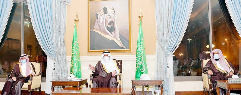 أمير تبوك يلتقي الأهالي ويستقبل السديري – أخبار السعودية