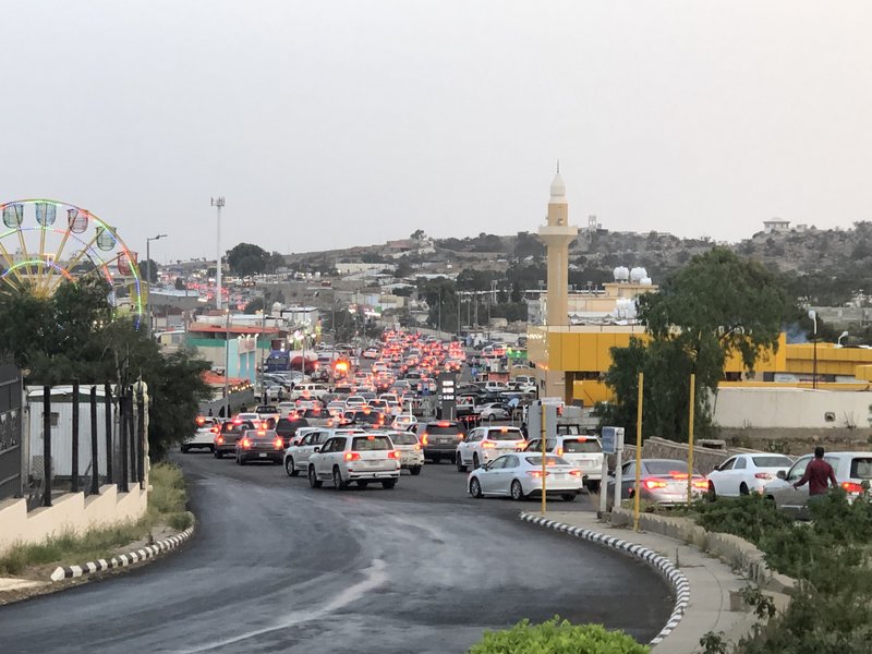 الأجواء الباردة والأمطار تستقبل الزوار.. هل تعود “عروس المصايف” ل