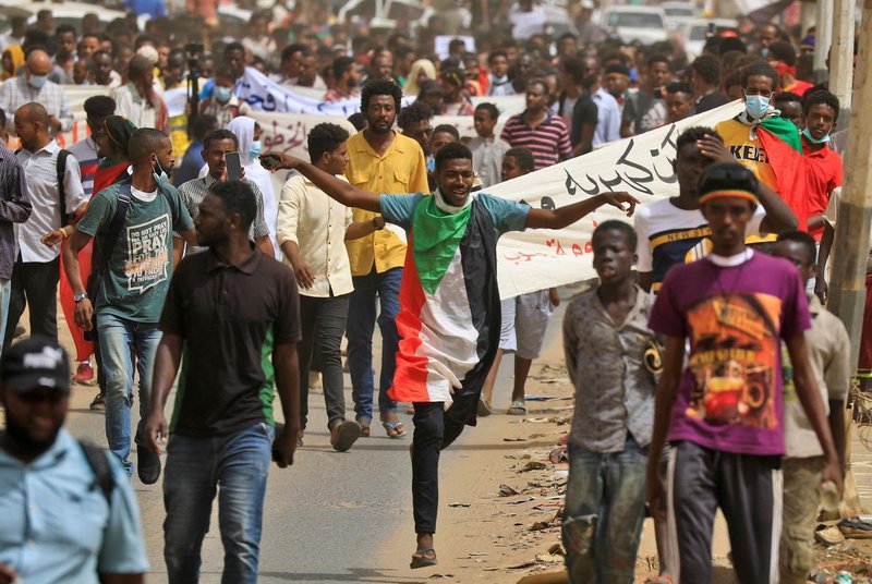 السودان.. احتجاجات تطالب بتنحي الحكومة بسبب رفع الدعم