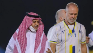 المدرب و”بيتروس” أول الواصلين لمقر معسكر النصر في بلغاريا