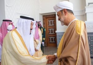 الملك سلمان يستقبل سلطان عُمان ويعقدان جلسة مباحثات رسمية – أخبار السعودية