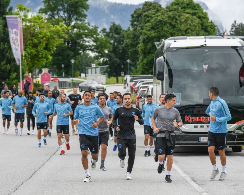 «الفتح» يجمع بين التدريبات والاستمتاع بالأجواء النمساوية