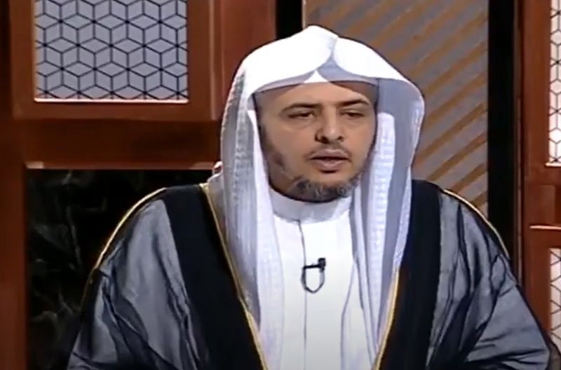 الخلوة لا تتحقق في وجود رجل مع امرأتين