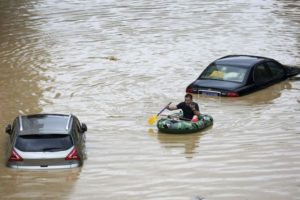 ارتفاع حصيلة الفيضانات المدمرة في الصين إلى 33 قتيلًا و8 مفقودين