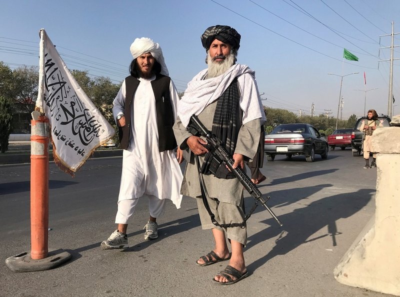 حقن دماء وفرار ثم عفو.. معادلة “طالبان” والرئيس الأفغاني بين بيان