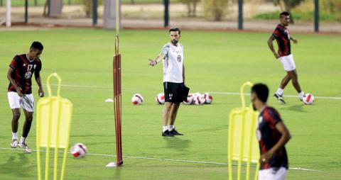 الأهلي وضمك يسعيان للفوز الأول في الدوري السعودي