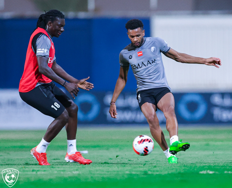 بغياب “عطيف” و”كاريلو”.. الهلال يؤدي مرانه الرئيس تأهباً لملاقاة